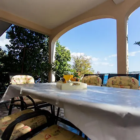 Apartman Strandnahe Jure Mit Grosser Terrasse By Interhome
