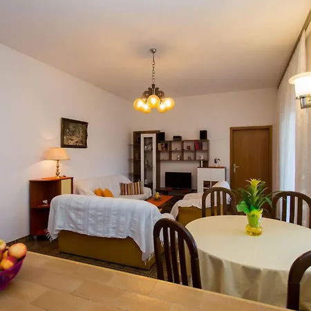 Apartman Strandnahe Jure Mit Grosser Terrasse By Interhome