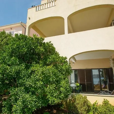 Apartman Strandnahe Jure Mit Grosser Terrasse By Interhome *
