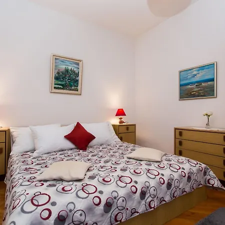 Strandnahe Jure Mit Grosser Terrasse By Interhome * Trogir