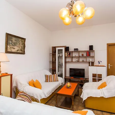 Strandnahe Jure Mit Grosser Terrasse By Interhome Apartman *
