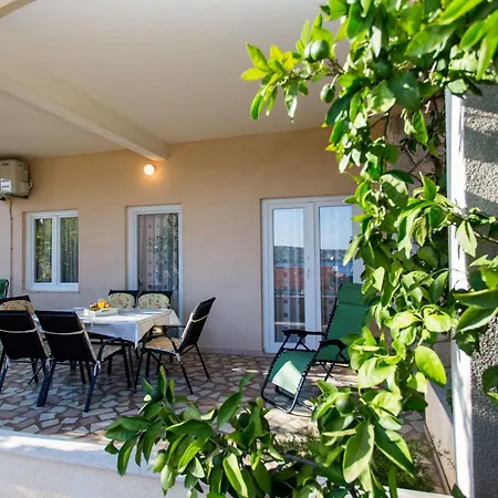 Apartman Strandnahe Jure Mit Grosser Terrasse By Interhome